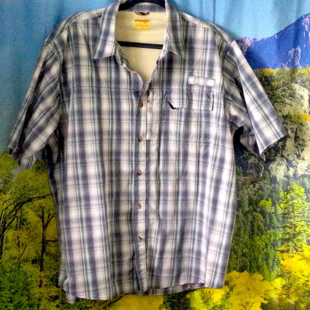 Wrangler short sleeve button down shirt XL